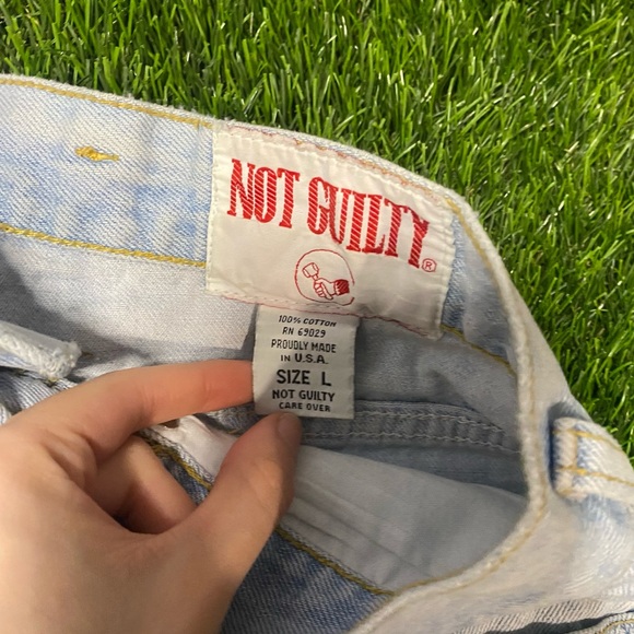 light wash jean shorts - Picture 4 of 5